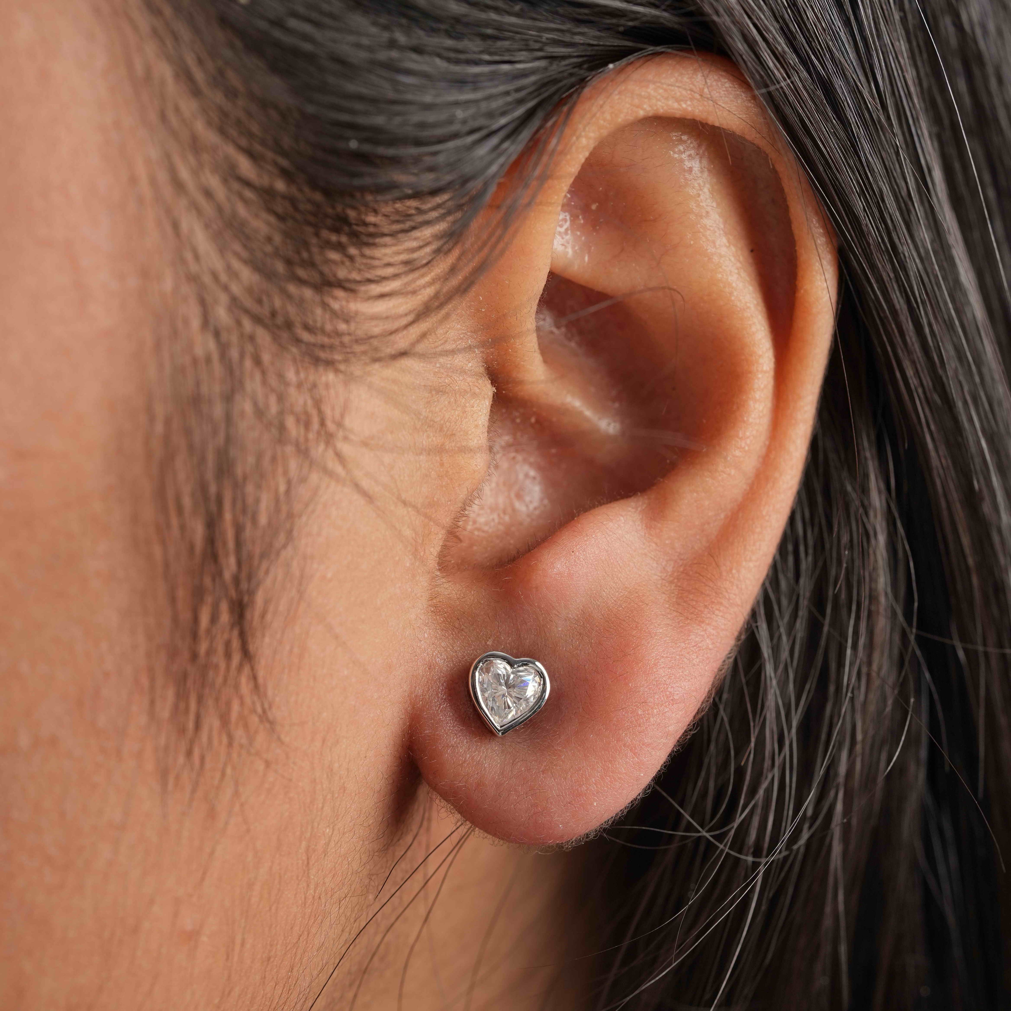 Heart Shaped Bezel Setting Earring ( 1 Pair )