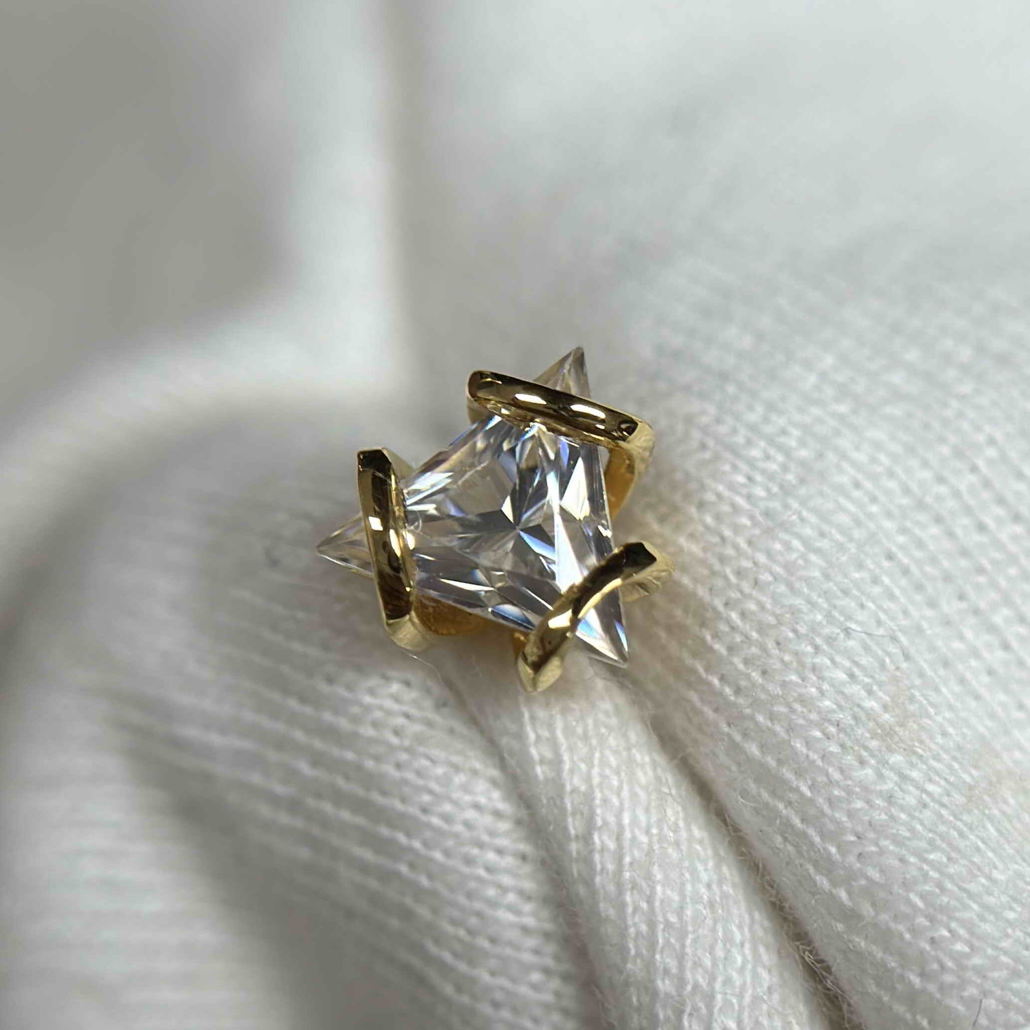 1 CT Triangle Cut Wrapped Stud (1 PC)