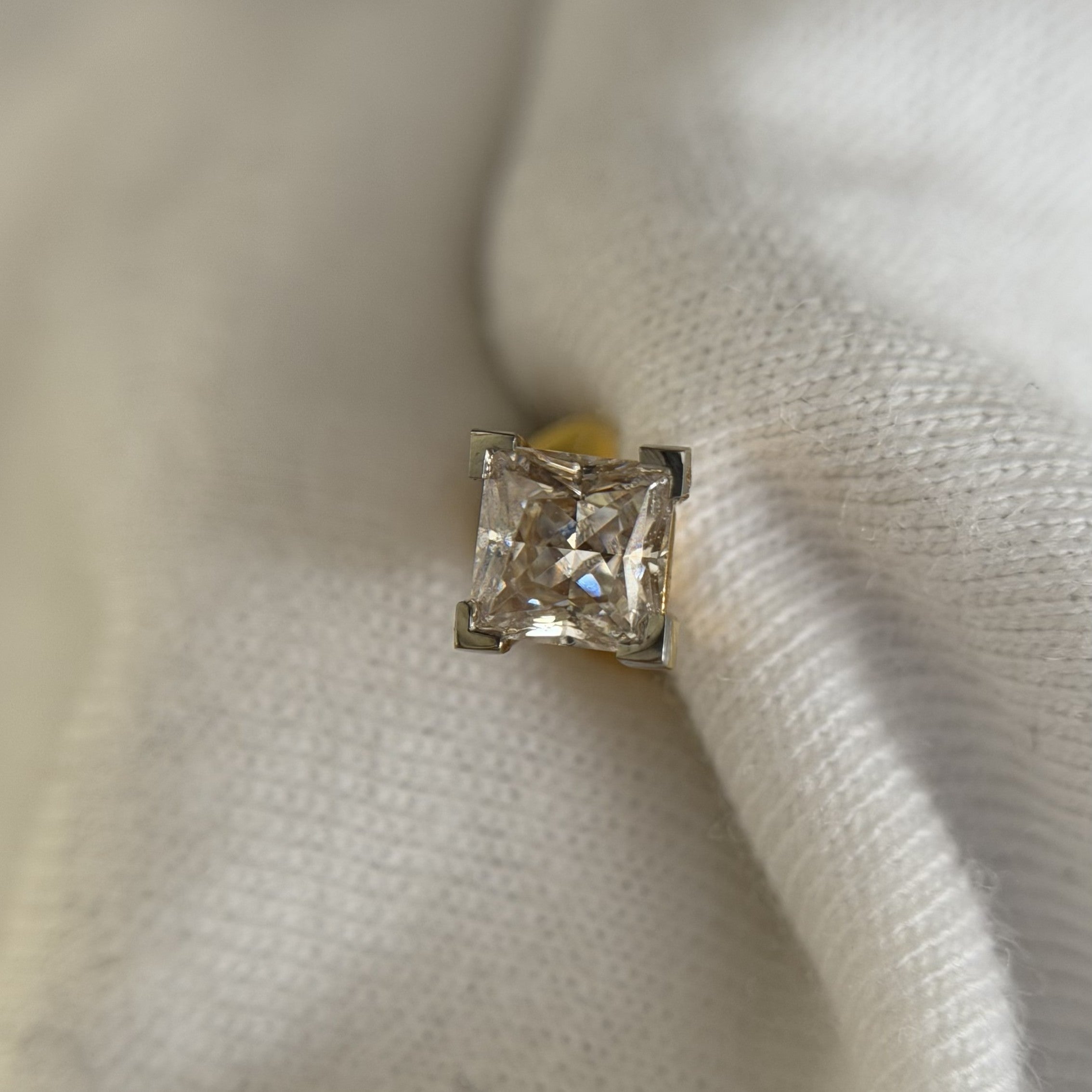 Princess Shaped Square Prong Setting Earring ( 1 PC )