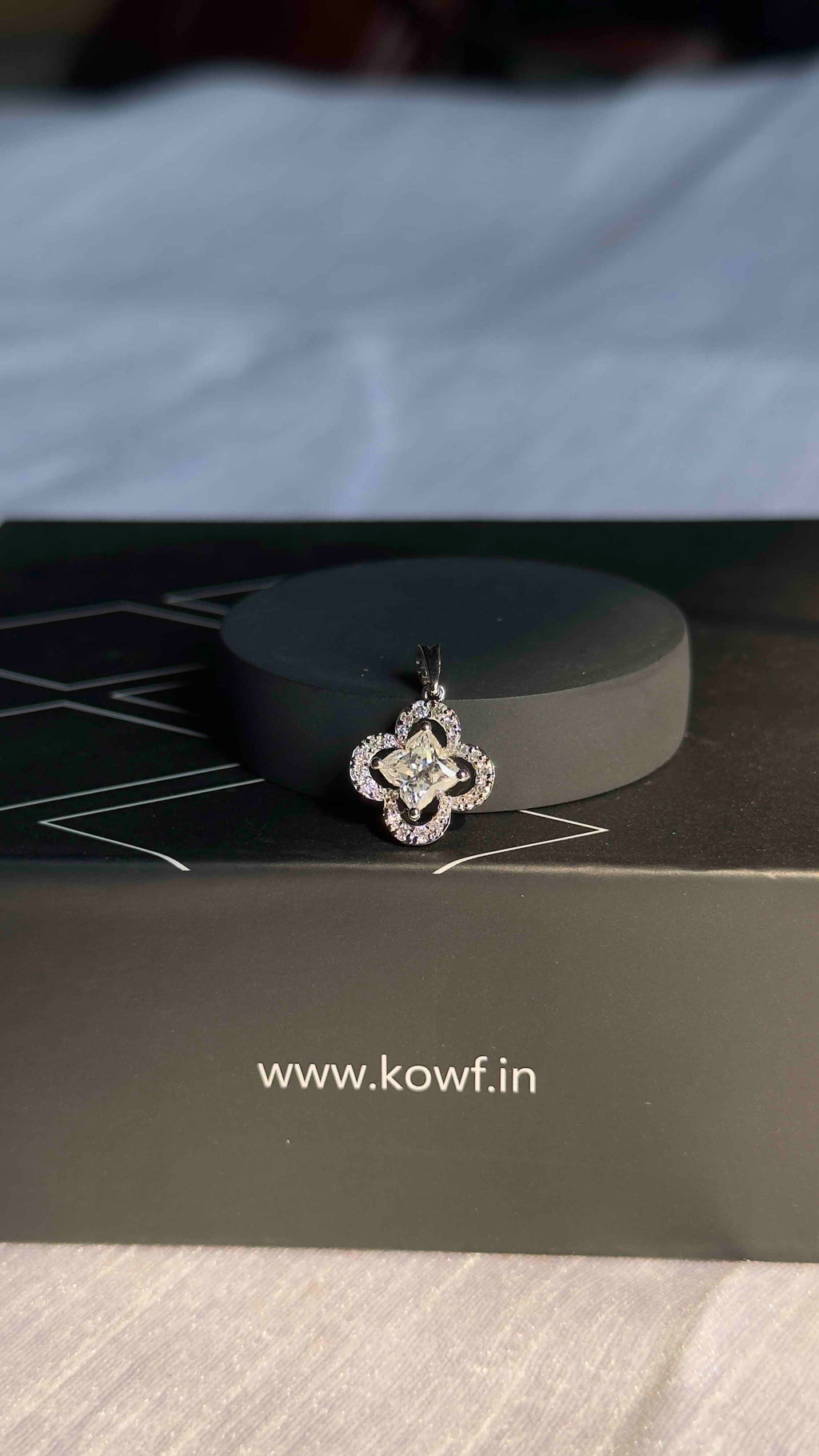 Lili Cut Flower Pendant