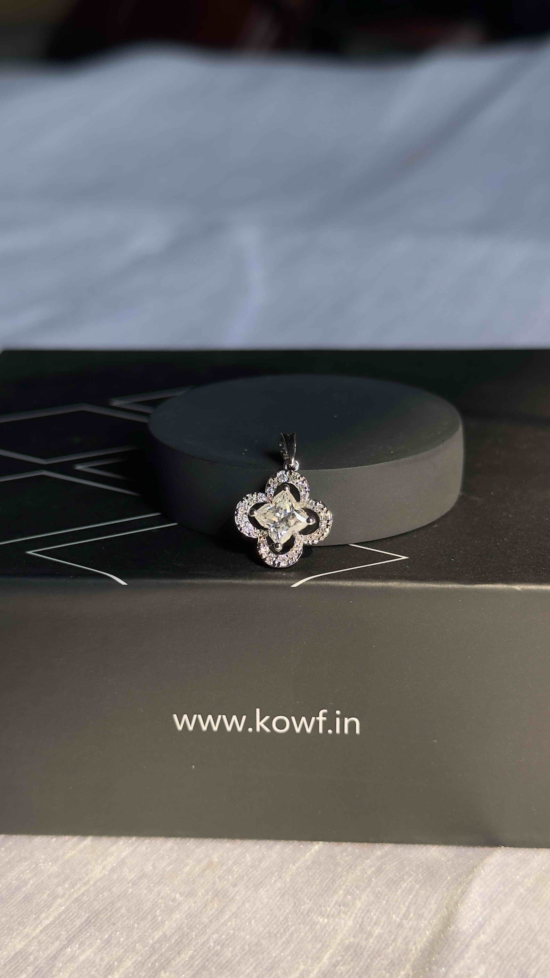 Lili Cut Flower Pendant