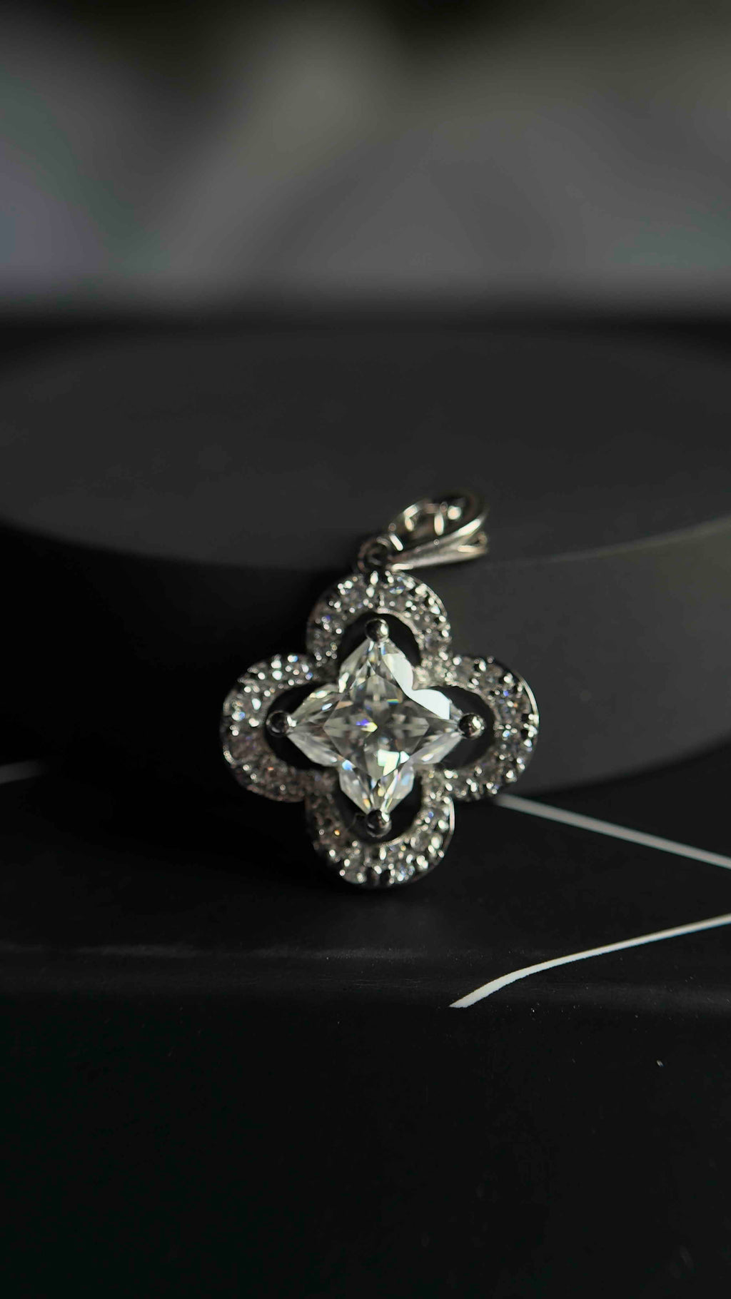 Lili Cut Flower Pendant