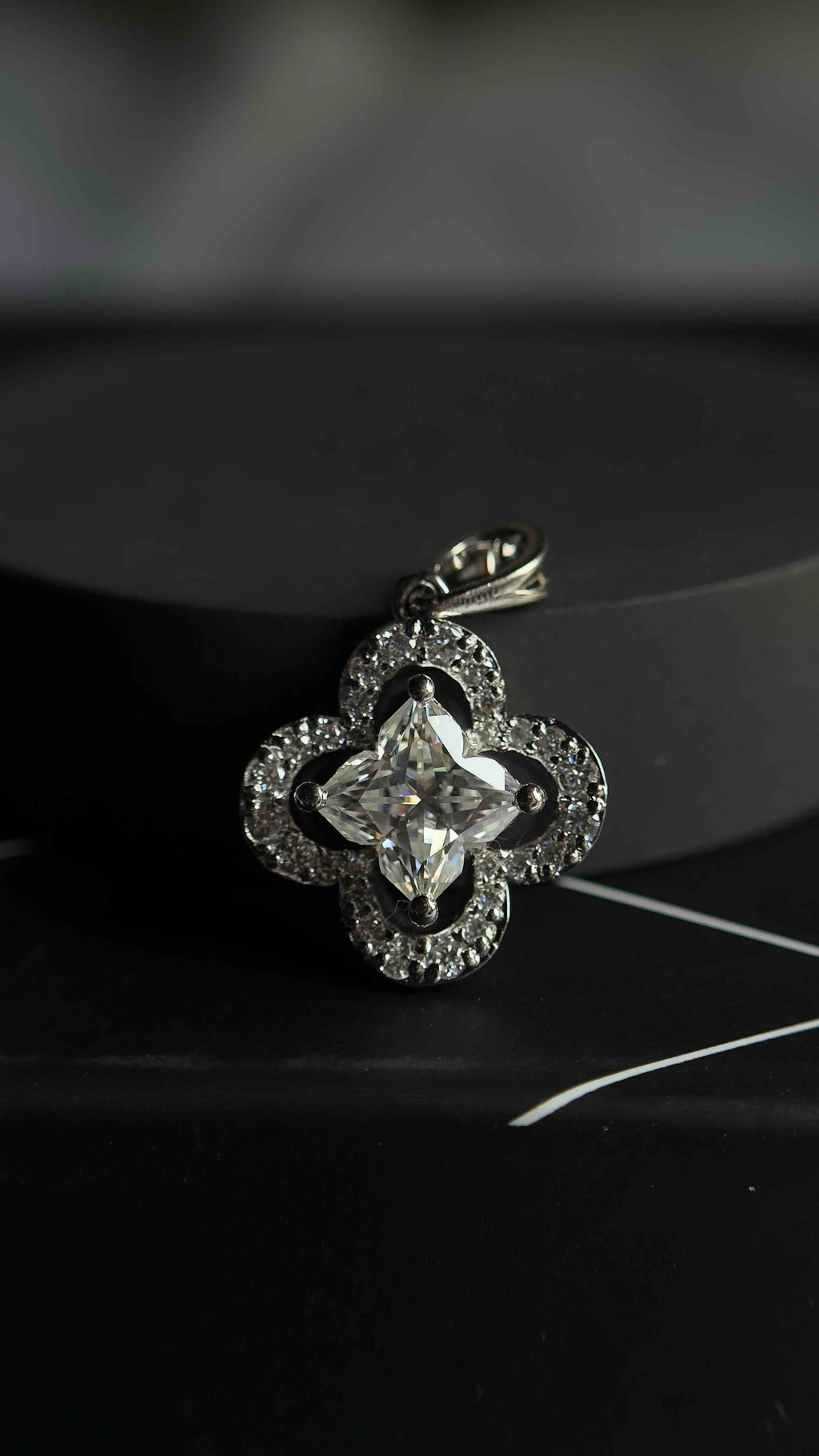 Lili Cut Flower Pendant