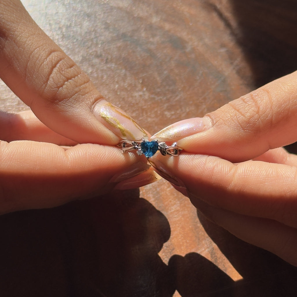 925 Sterling Silver Blue Heart Solitaire Ring