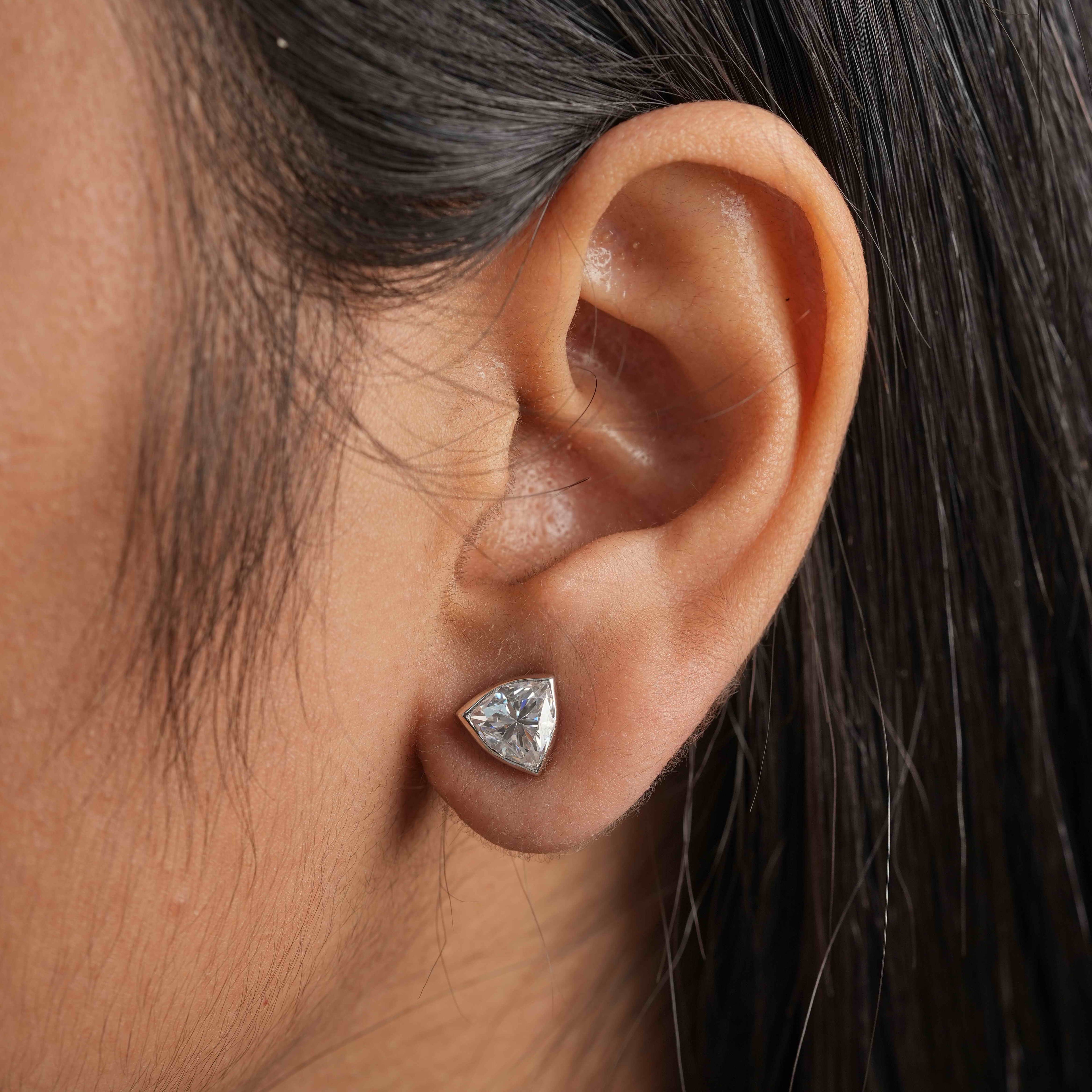 Trillion Bezel Setting Earring ( 1 Pair )