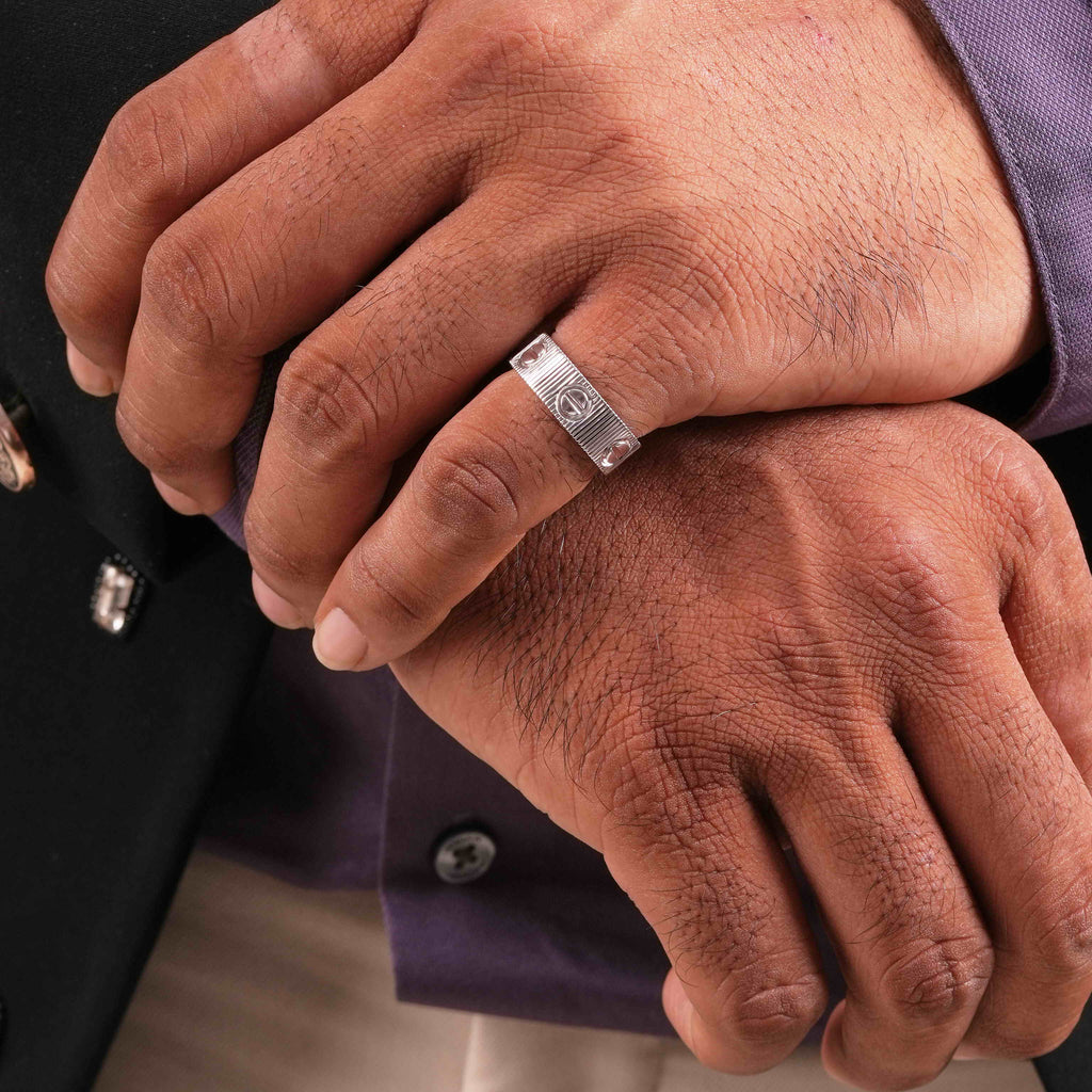 Screw-Motif Ring