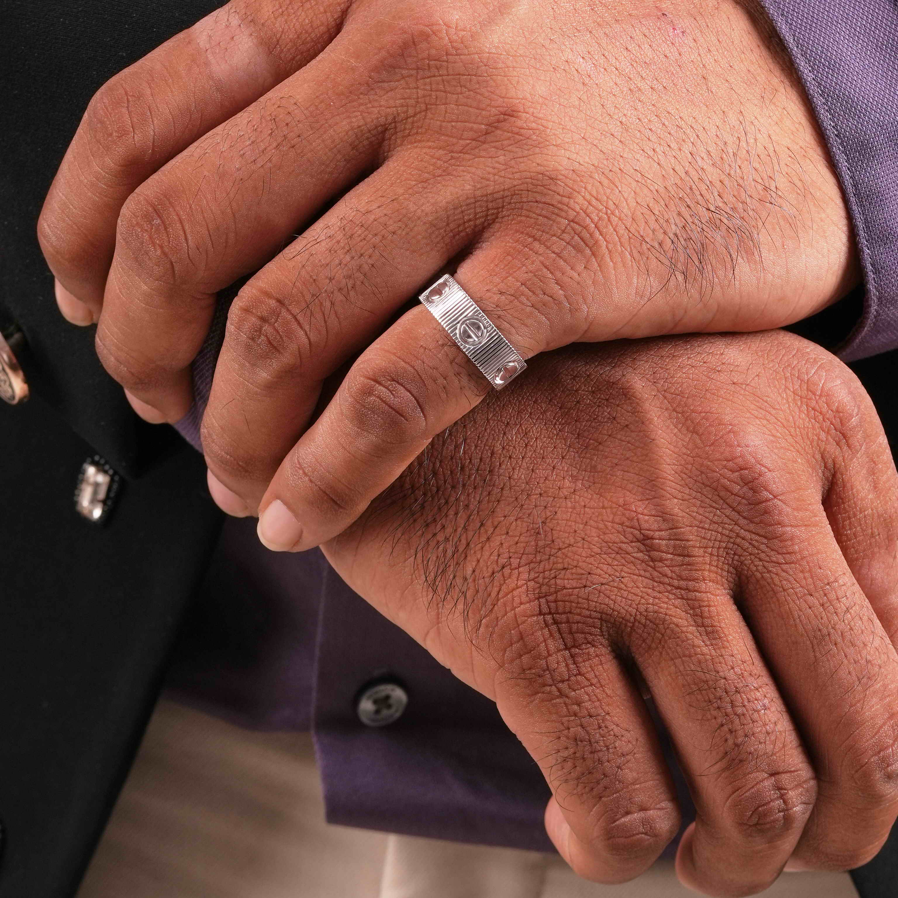 Screw-Motif Ring
